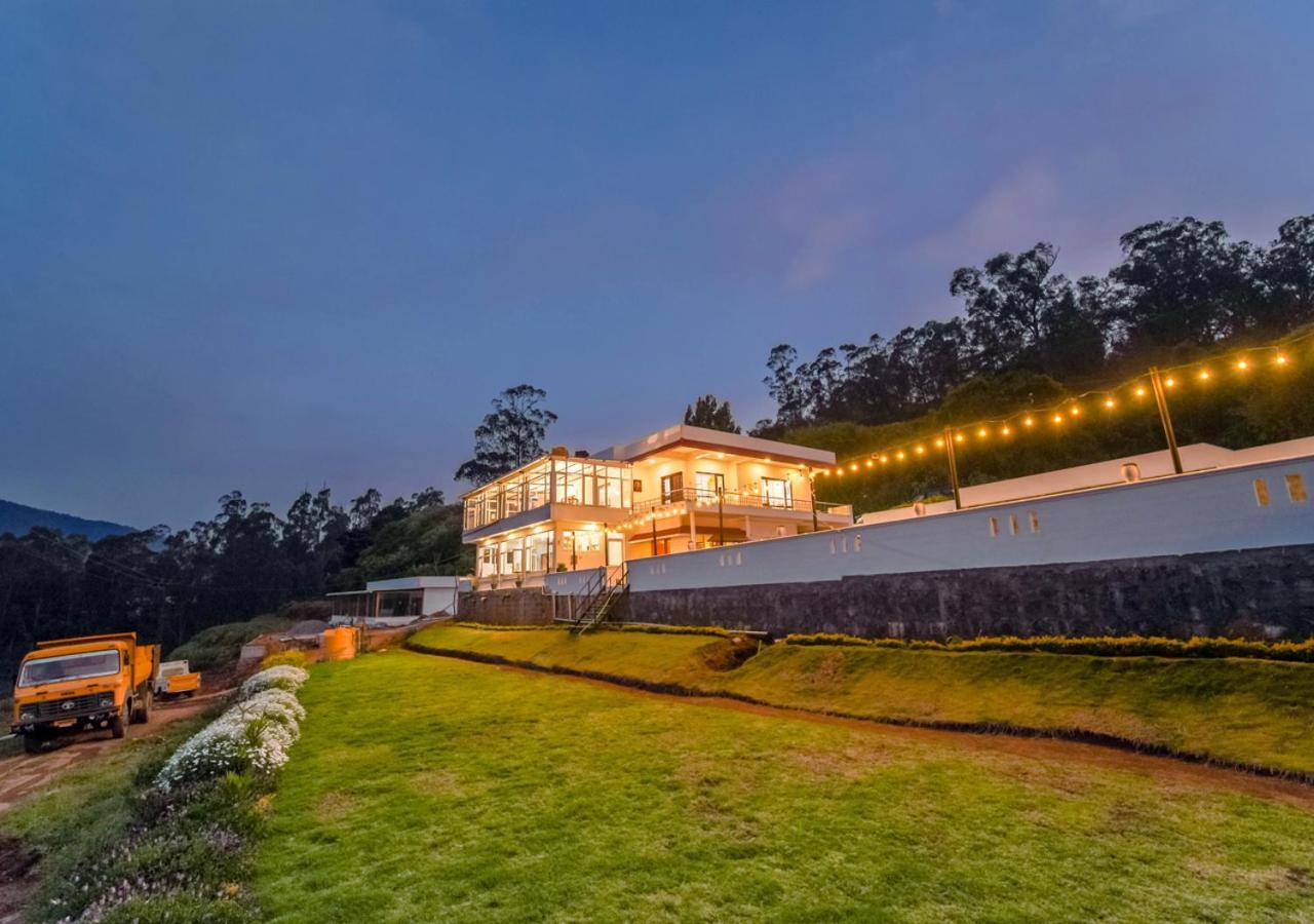 Resort Silent Retreat Pool By Voye Homes