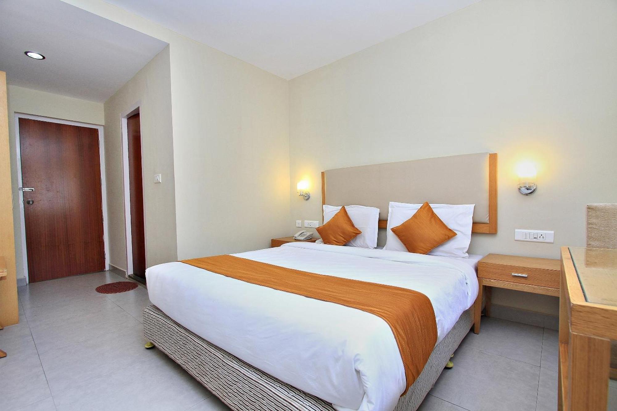 Super Townhouse Hills Palace Hotel