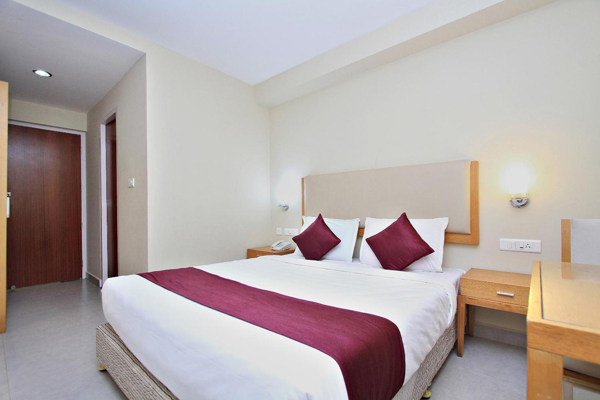 Super Townhouse Hills Palace Hotel