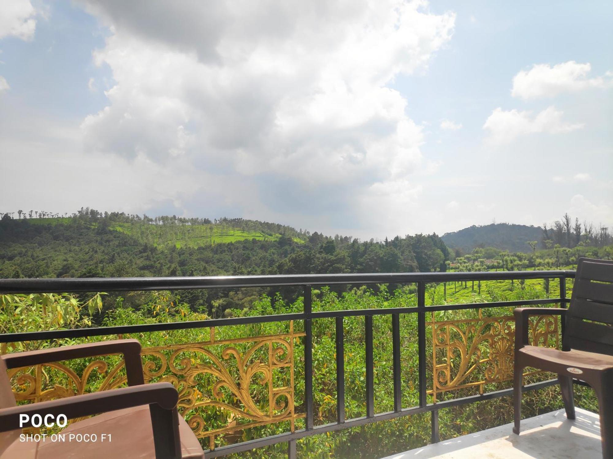 Lush Green View Tea Garden View Holiday home Ooty