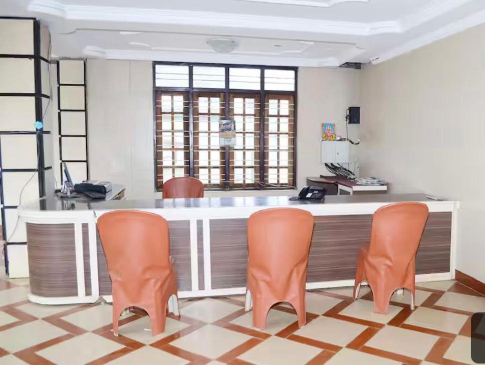 Lazo Silver , Hotel