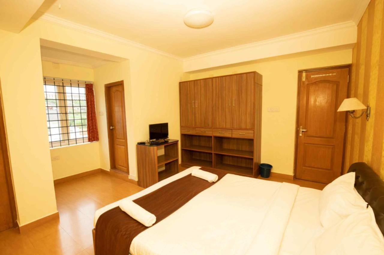 Hotel Lazo Silver ,