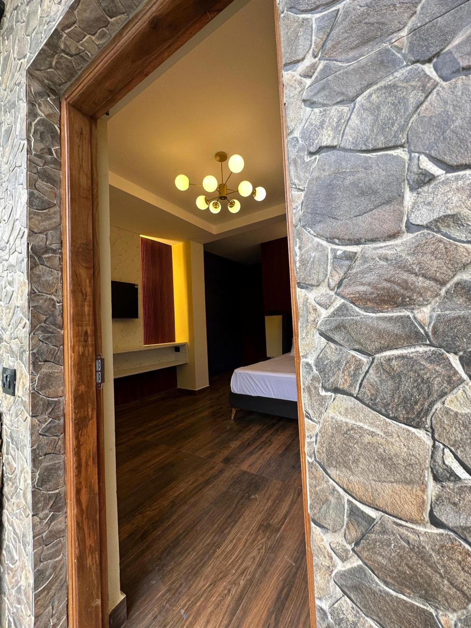 Rr Forest View Hotel