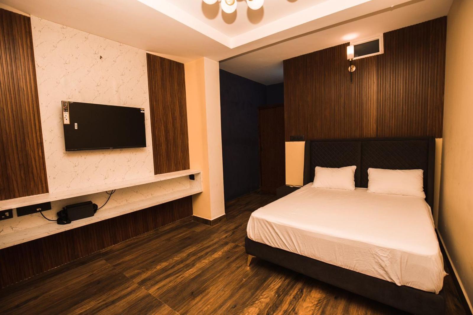 Hotel Rr Forest View