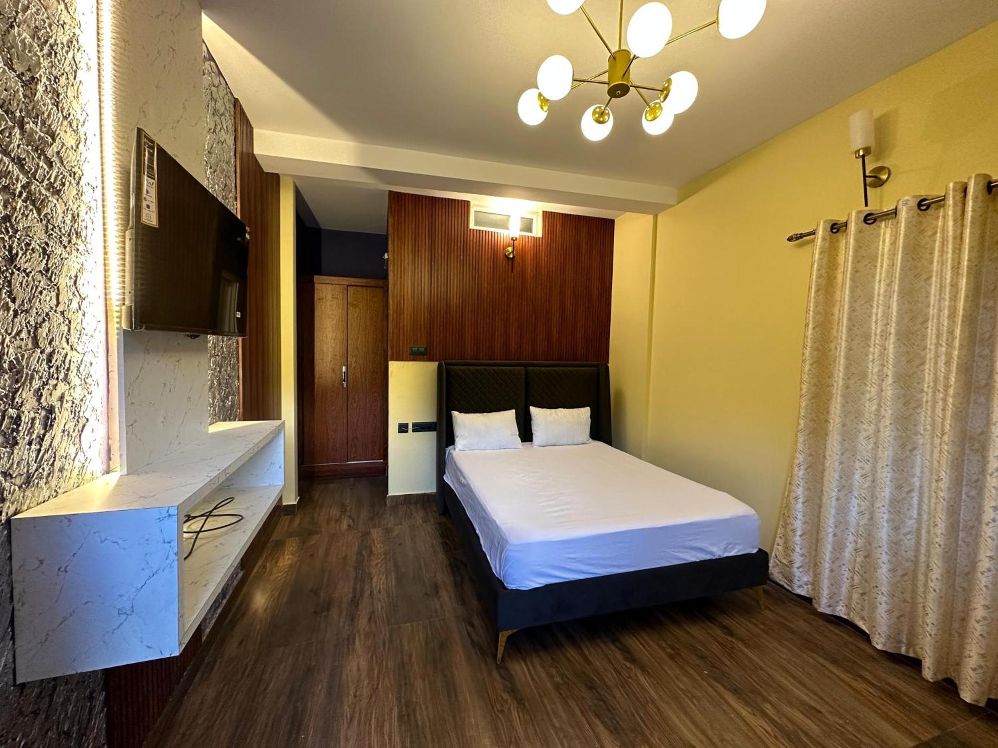 Rr Forest View Hotel *