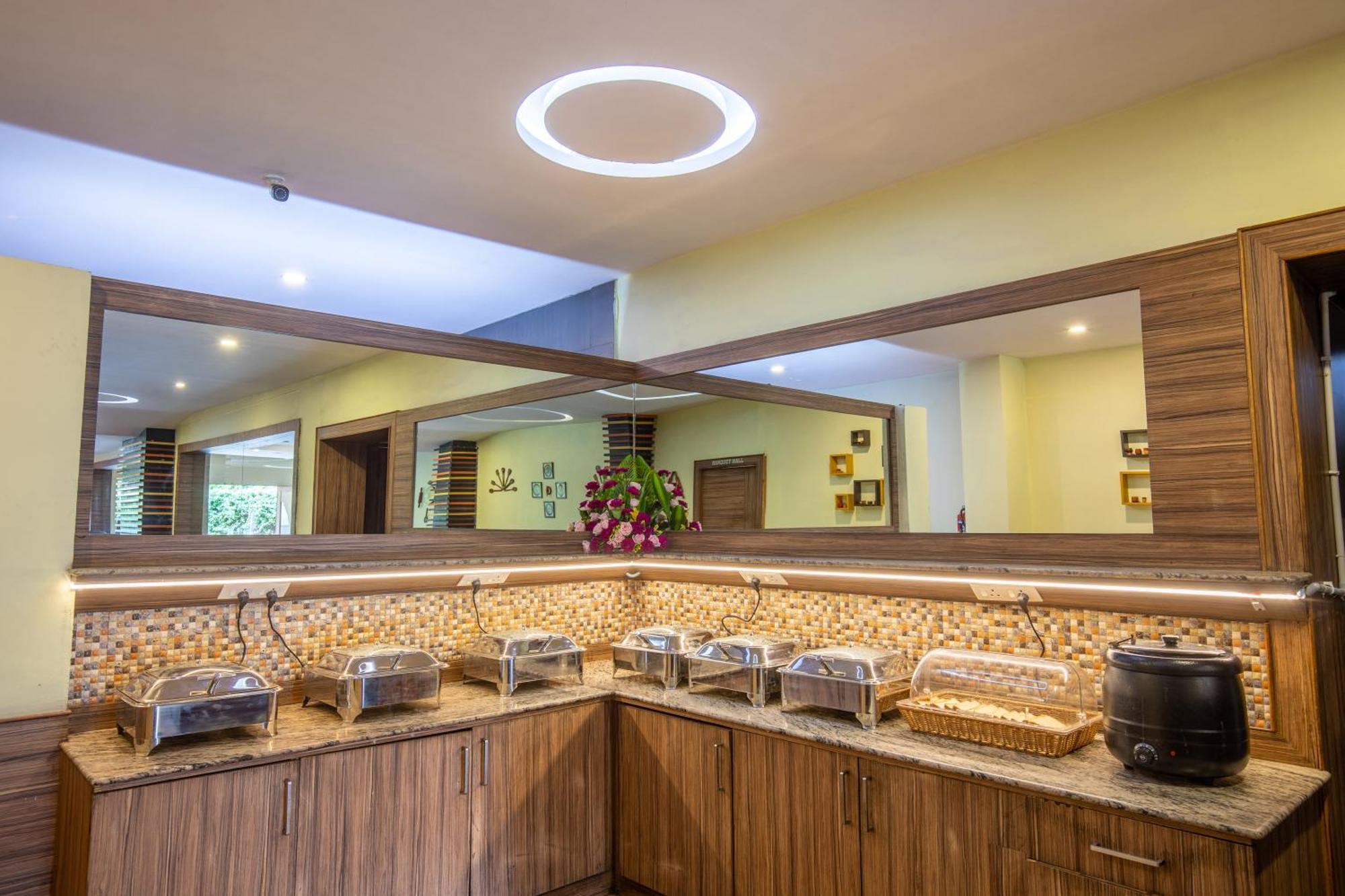 Hotel Vinayaga By Poppys, Ooty