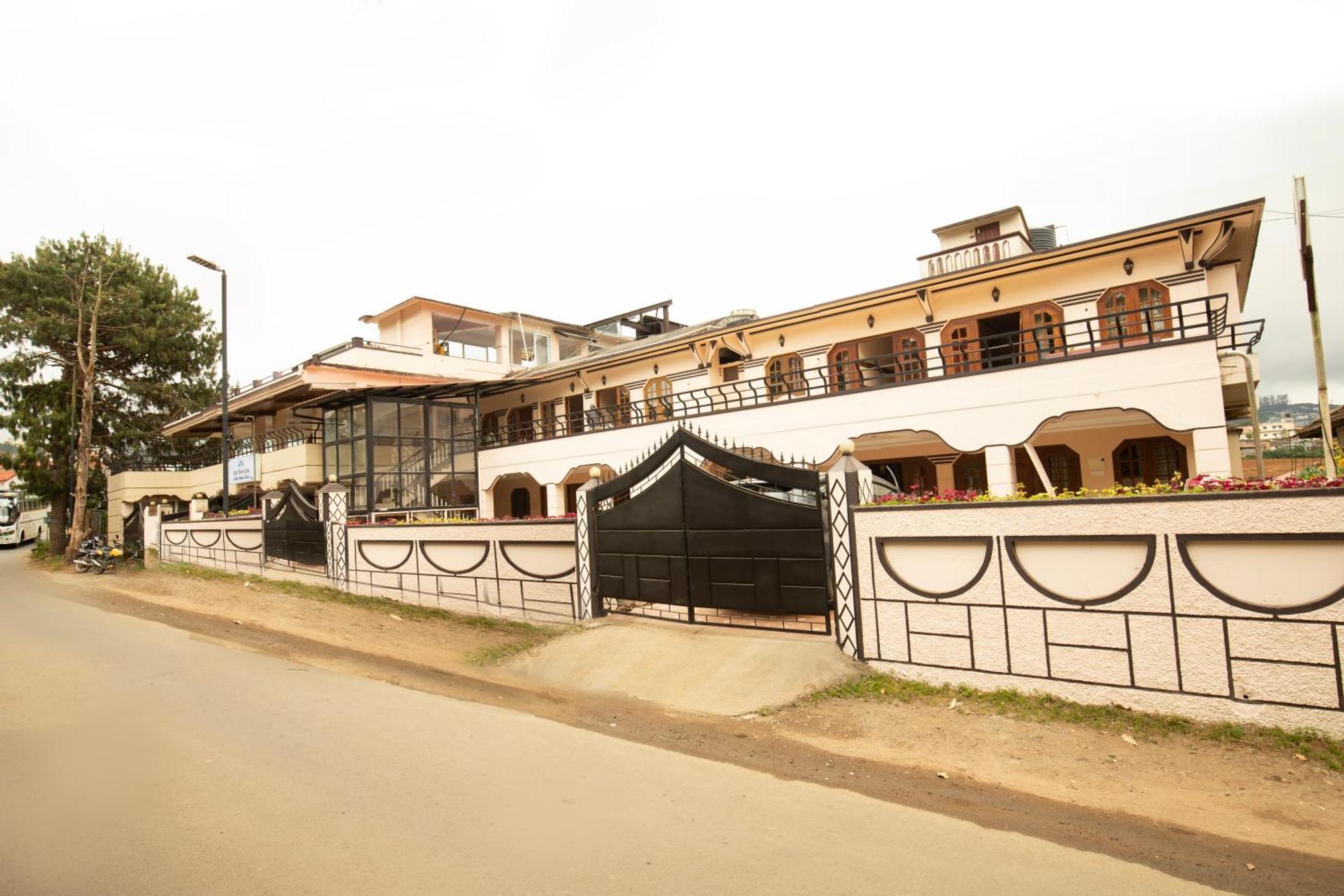 Lazo Silver , Hotel Ooty
