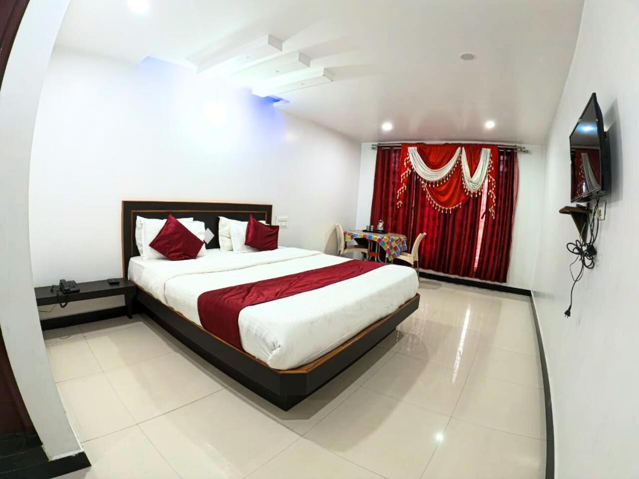 The Travellers Nest 3*