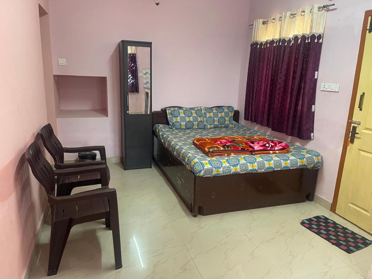 Pnr's Paradise Hotel