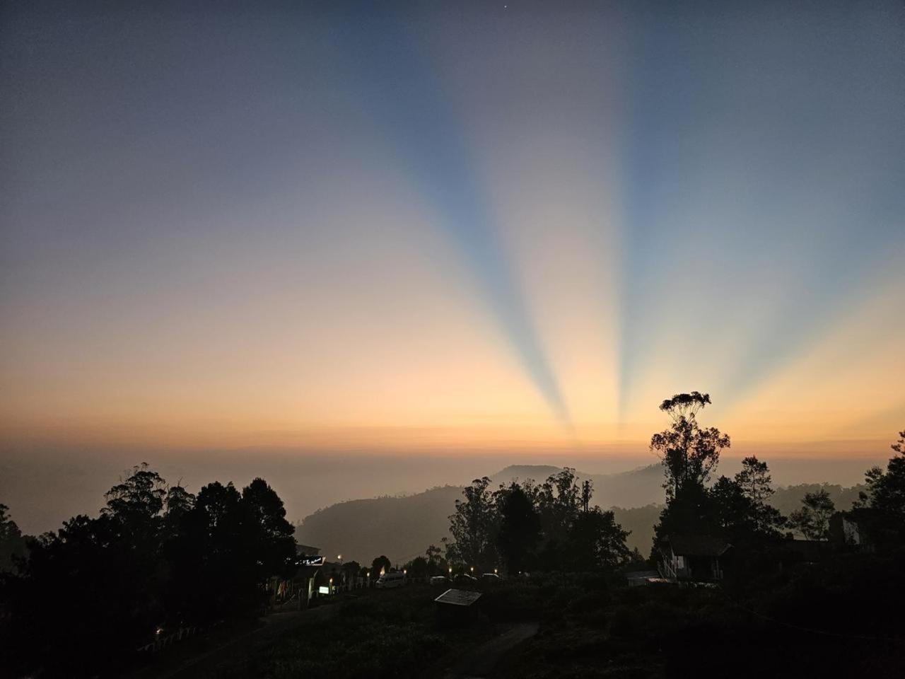 Vista Sunrise View Hotel