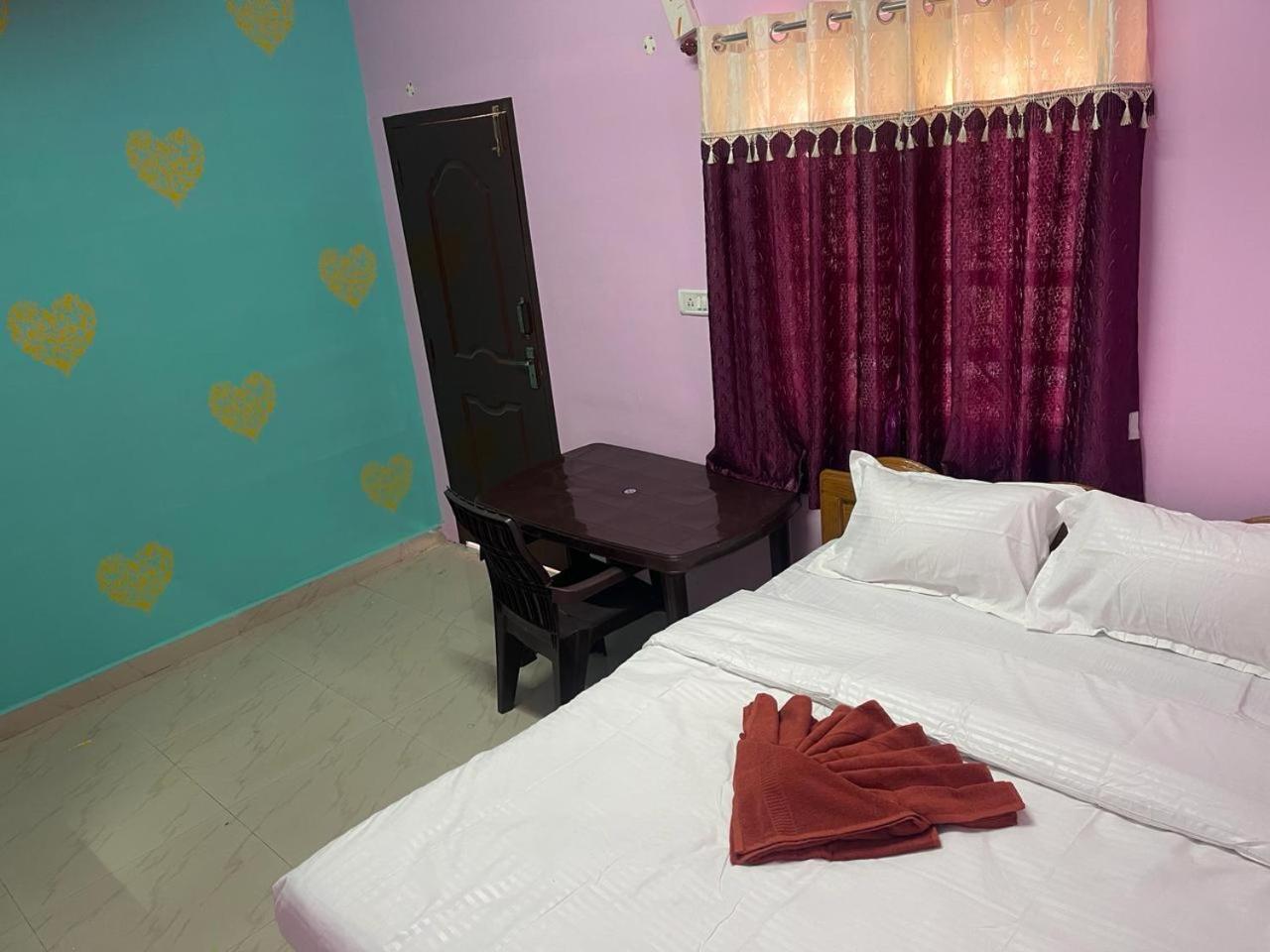 Pnr's Paradise Hotel *