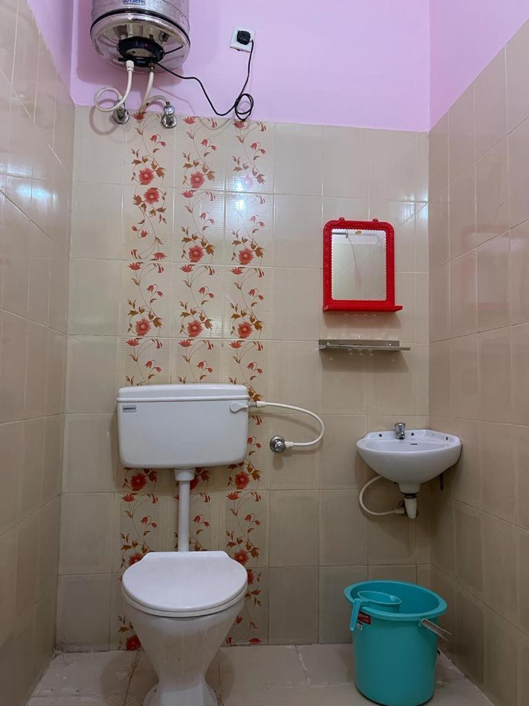 Pnr's Paradise Hotel