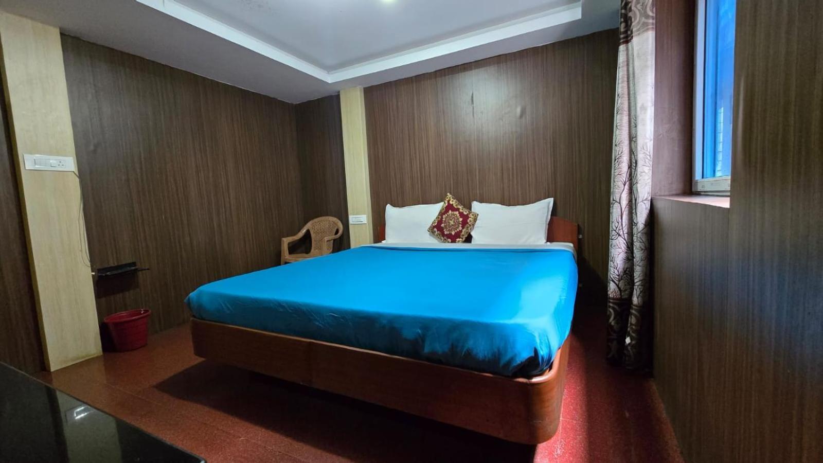 Apartment Mananyaa Residency *
