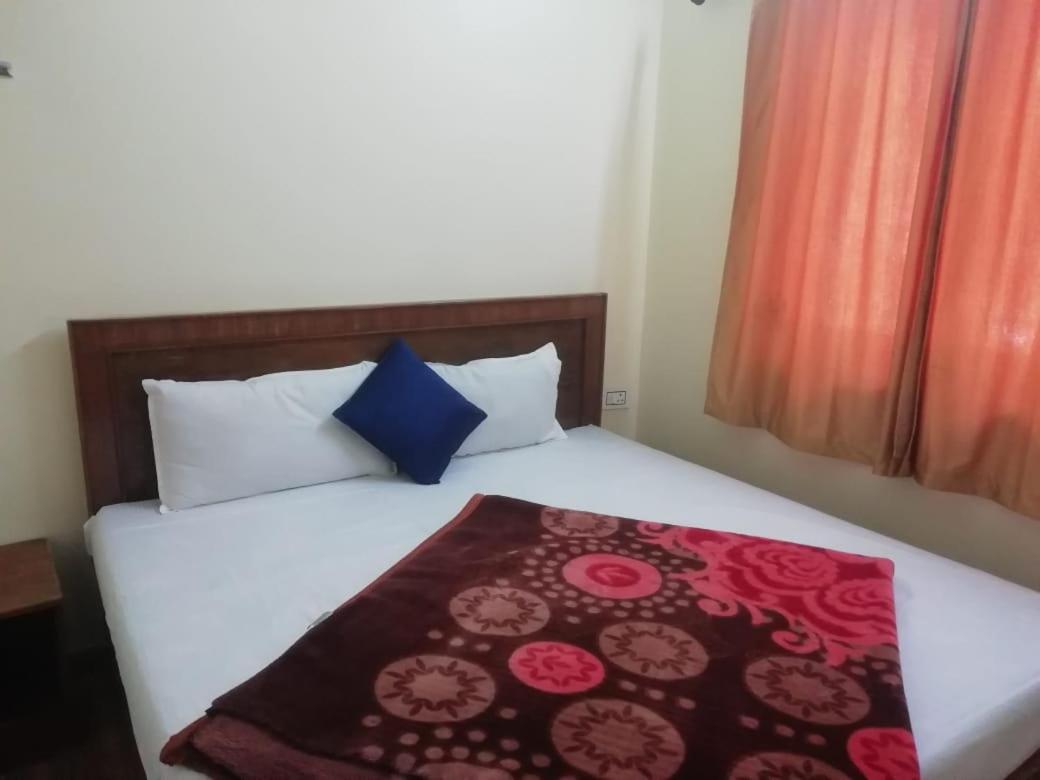 Hotel Queenhill Residency *