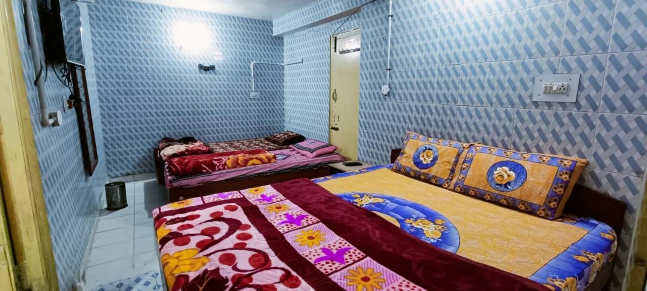 Apartment Mananyaa Residency *