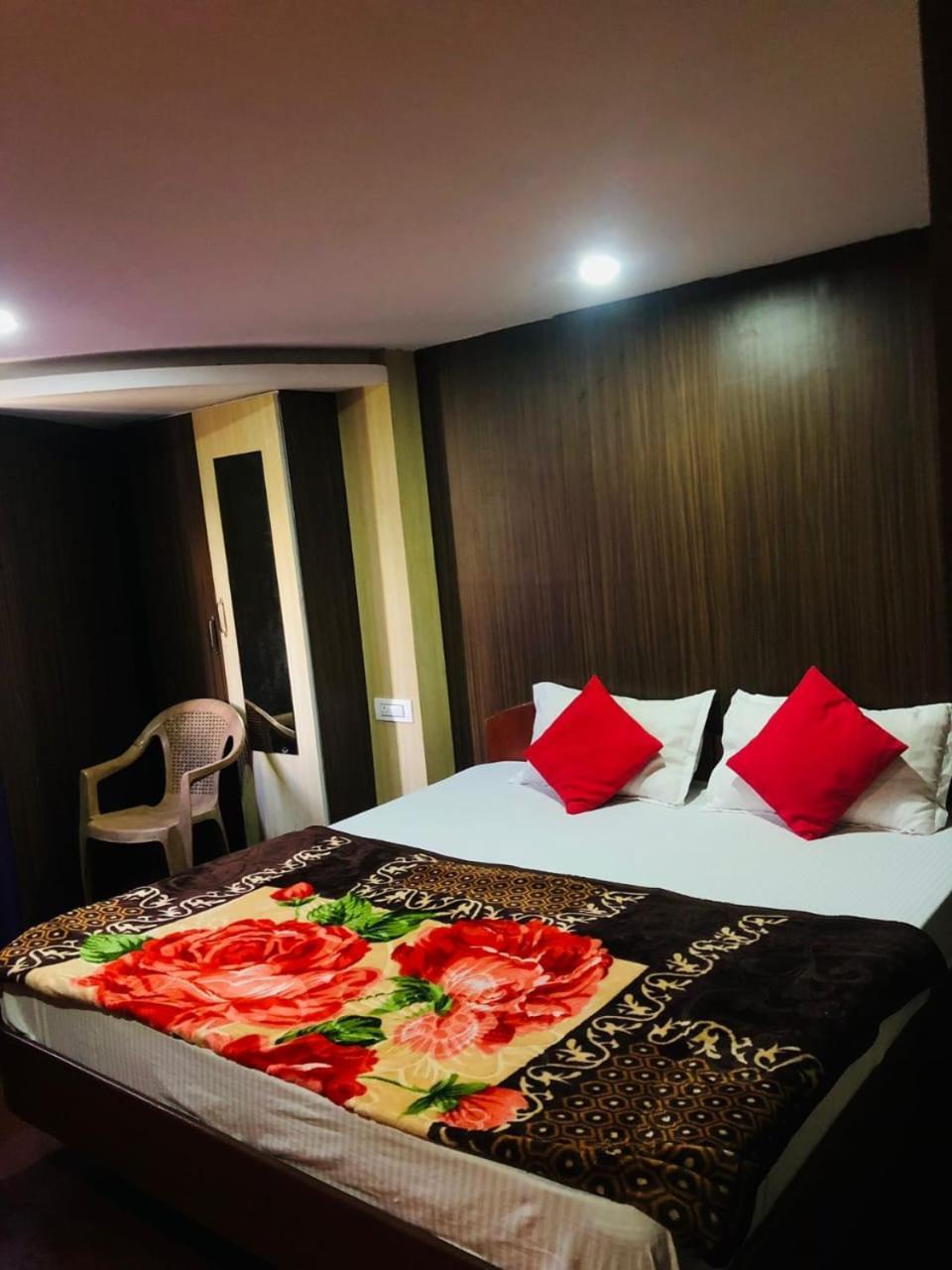 Apartment Mananyaa Residency *