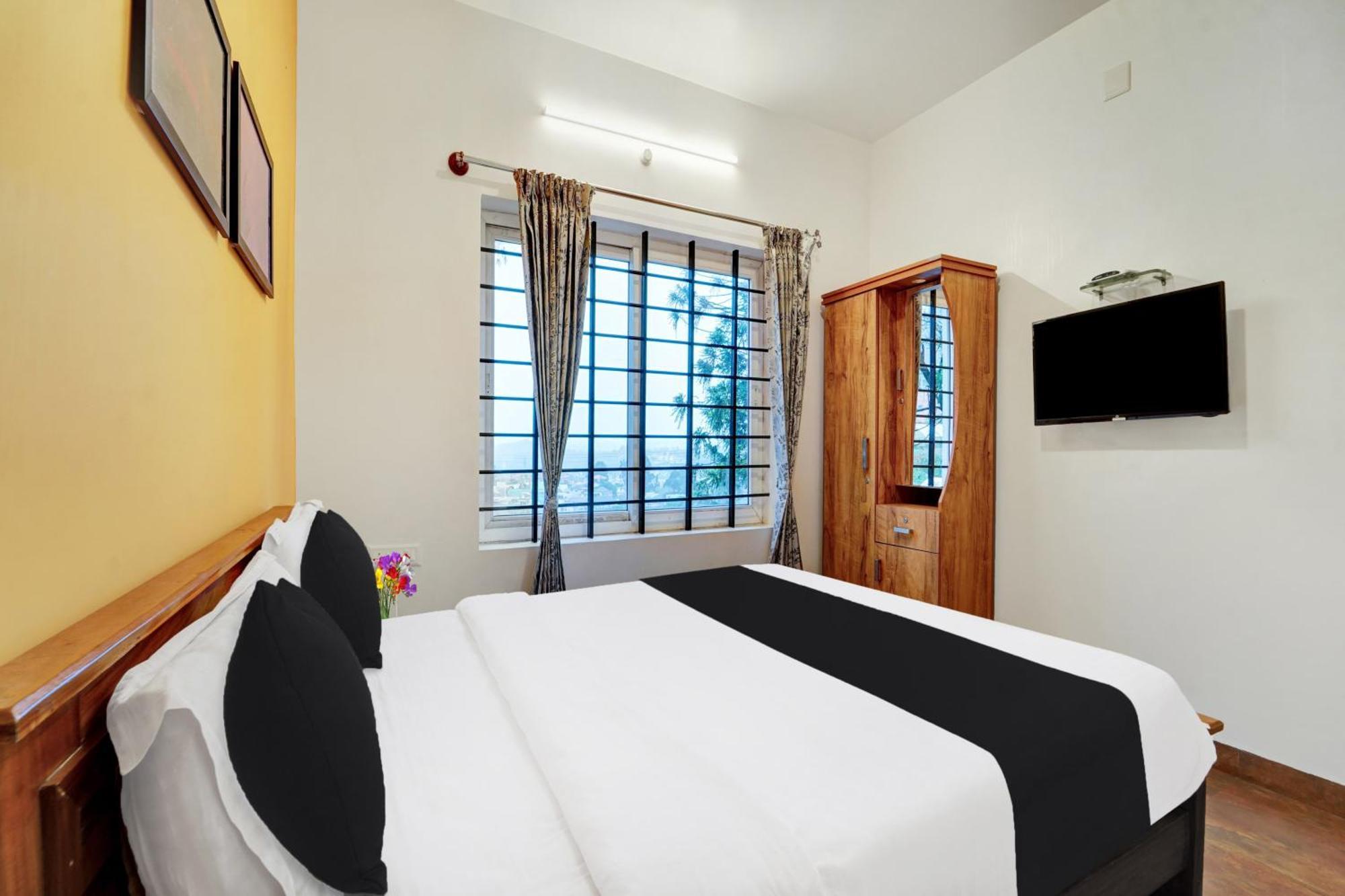 Super O Near Rose Garden Guest house Ooty