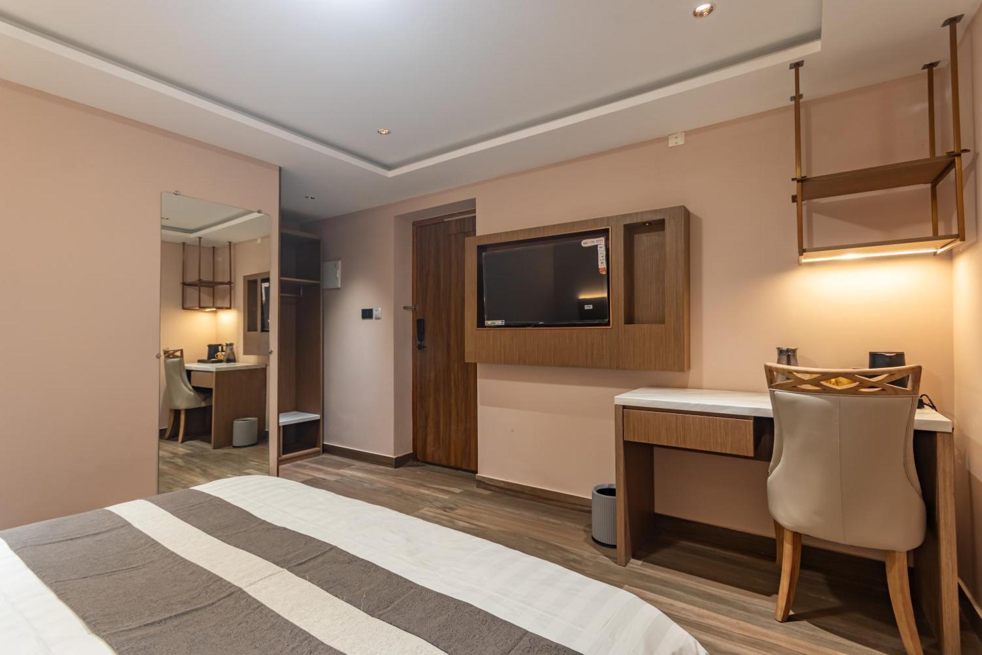 Hotel Serenity