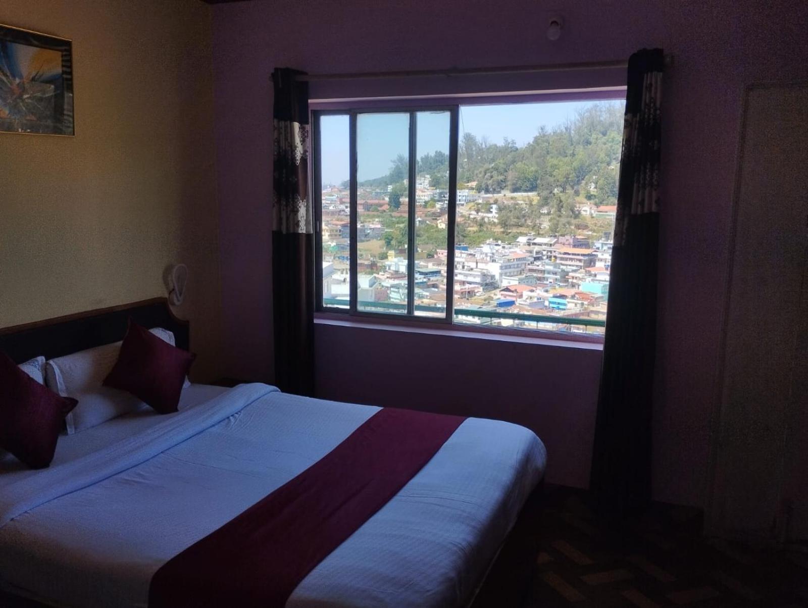 Hotel Cloudsbay 3*