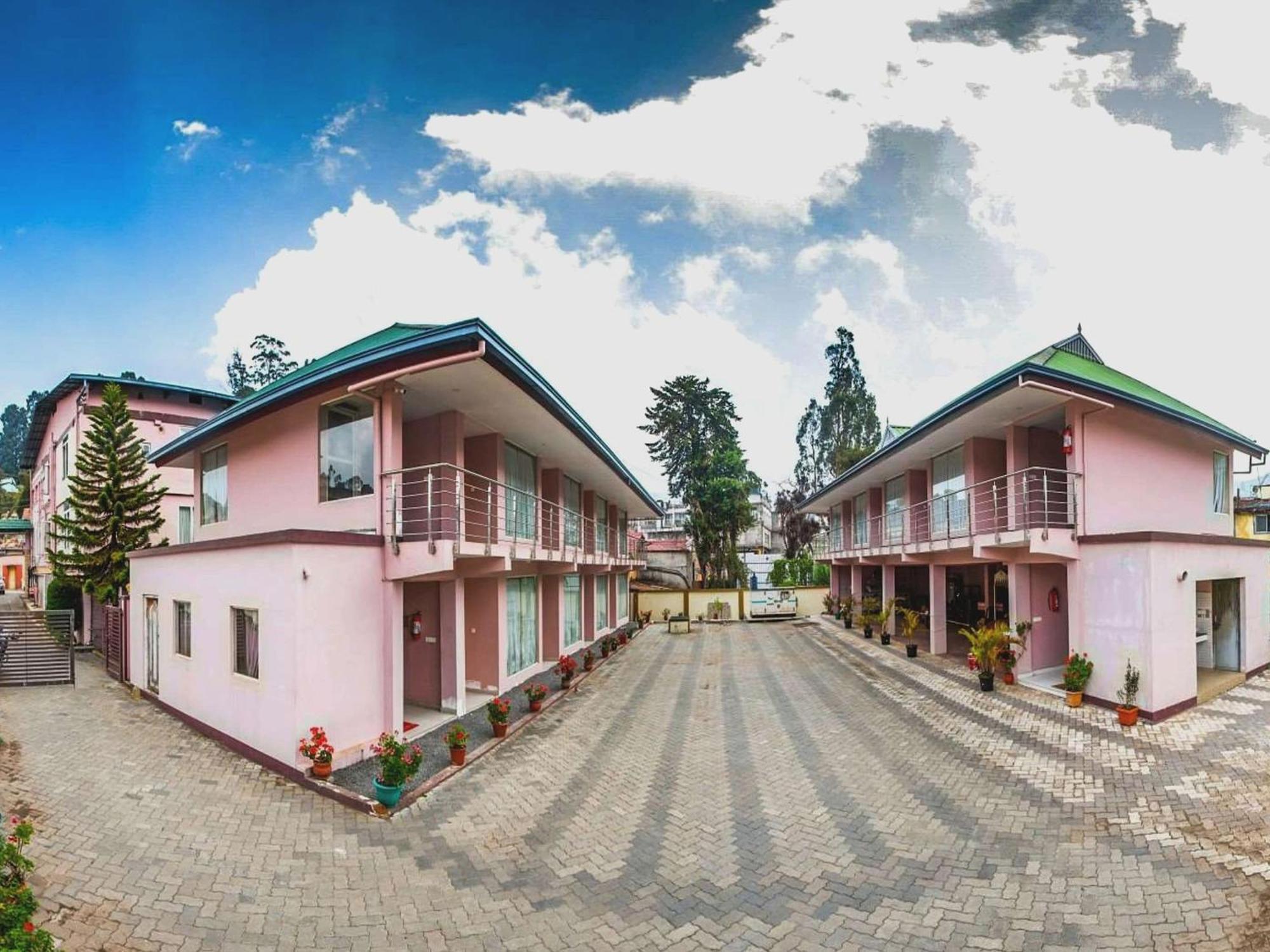 Super Townhouse Hills Palace Hotel