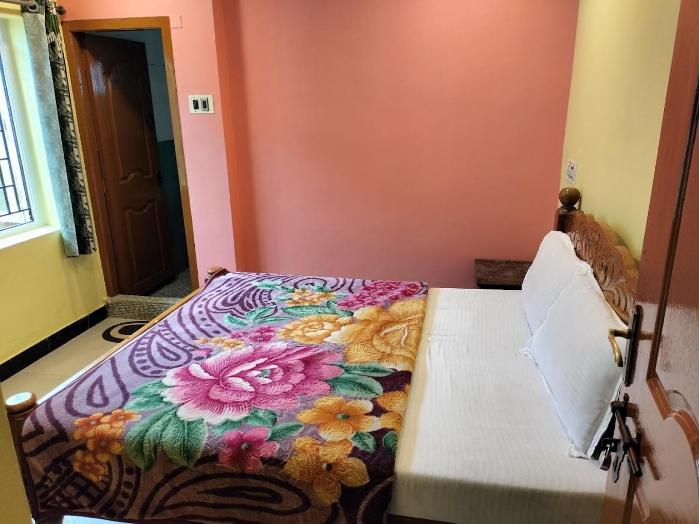 Hotel Aadhi 3*