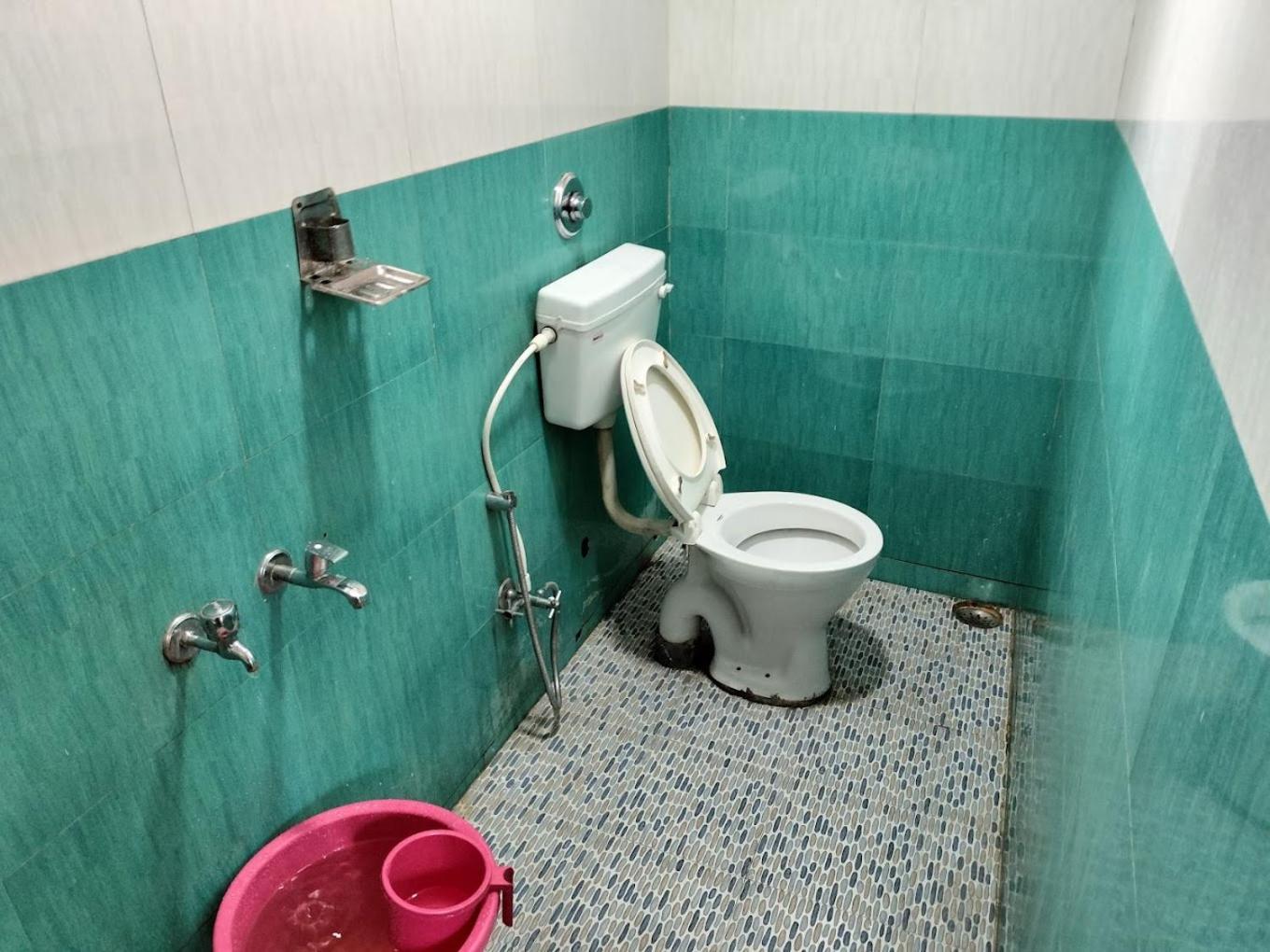Hotel Aadhi 3*