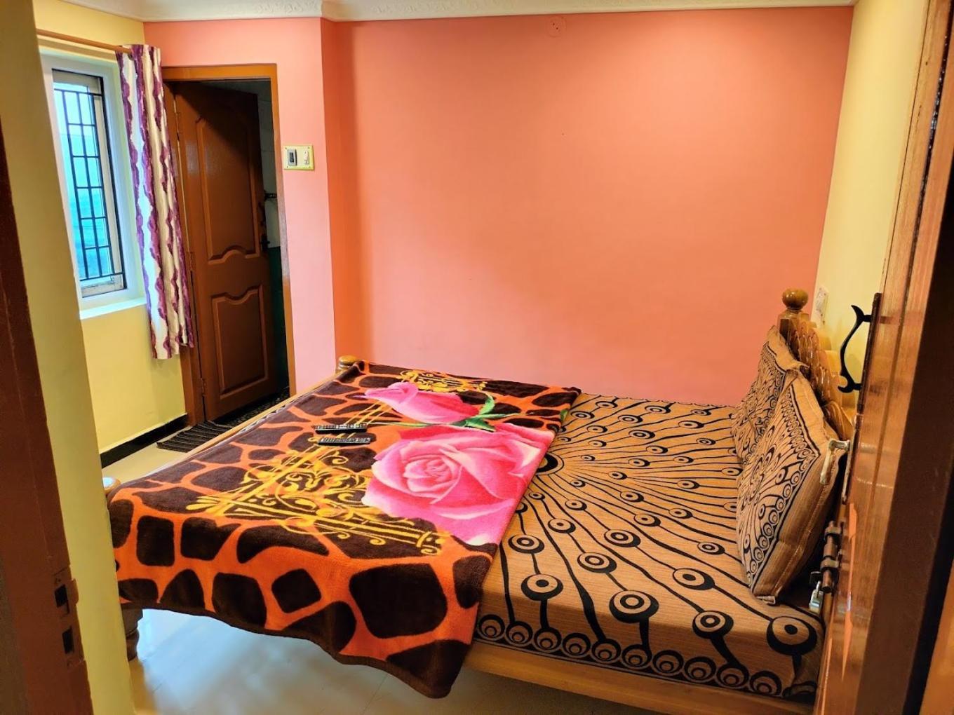 Aadhi Hotel 3*