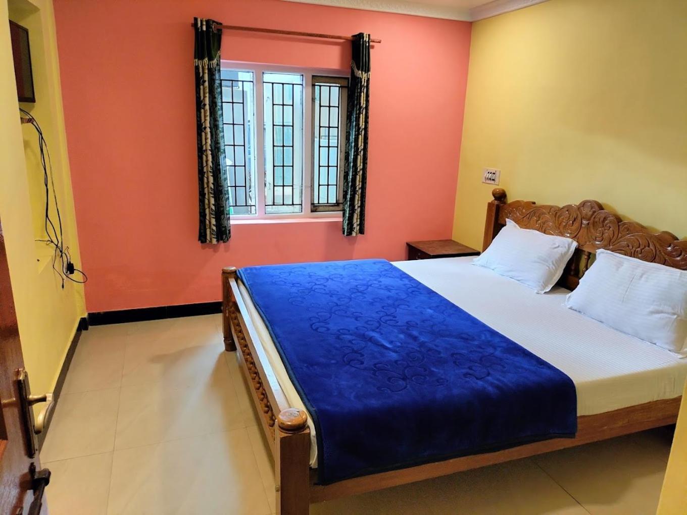 Hotel Aadhi 3*