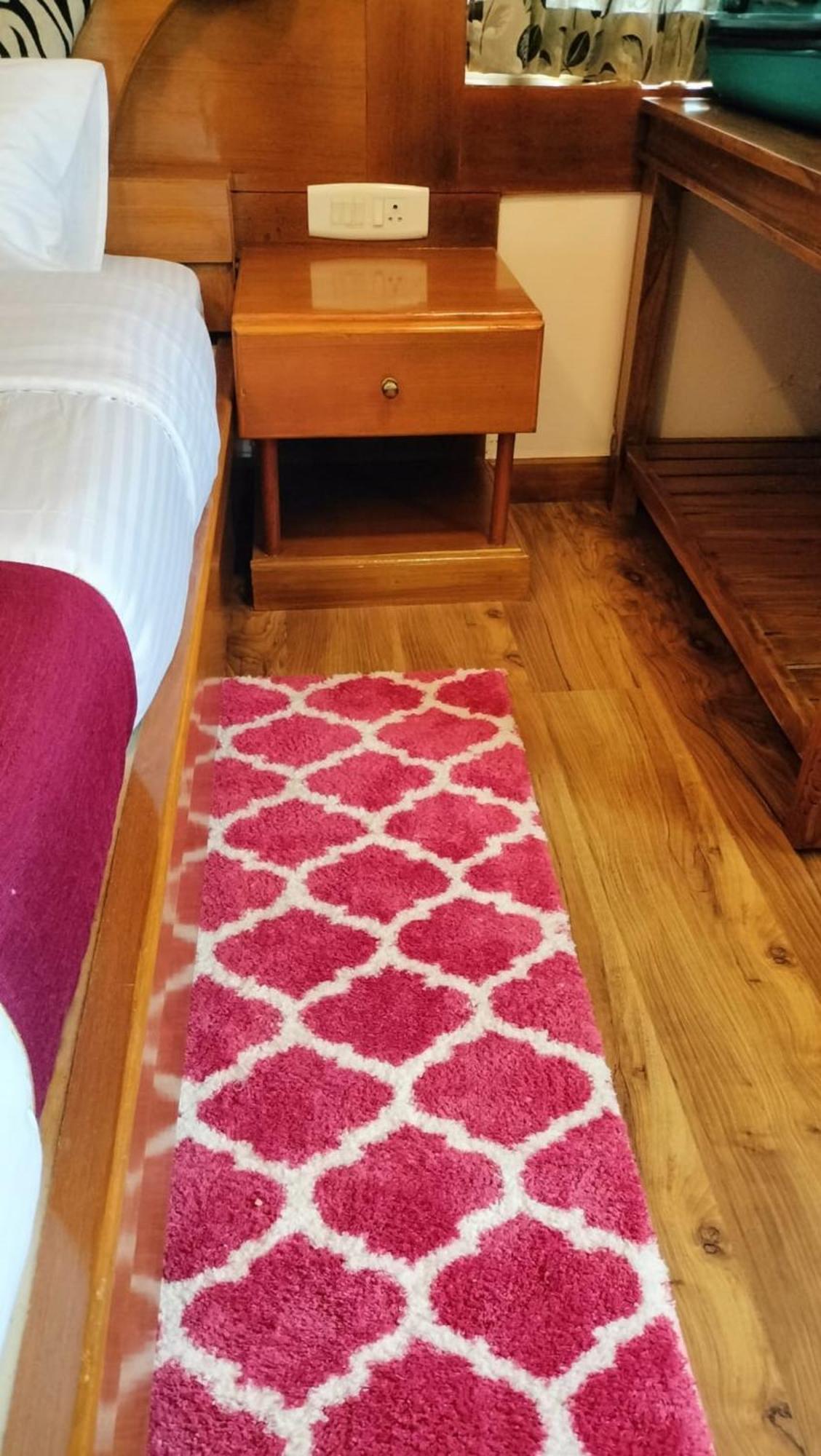 Luxurious Private With Lawn Family Retreat * Ooty
