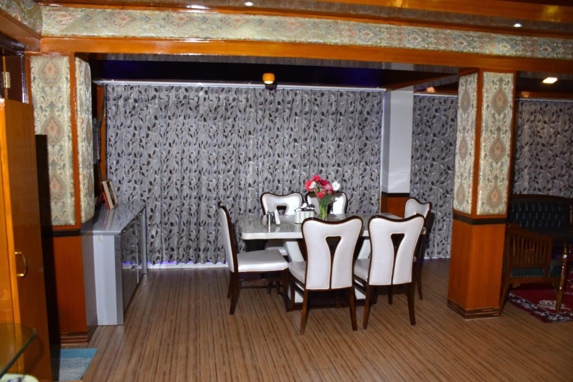 Luxurious Private With Lawn Family Retreat * Ooty