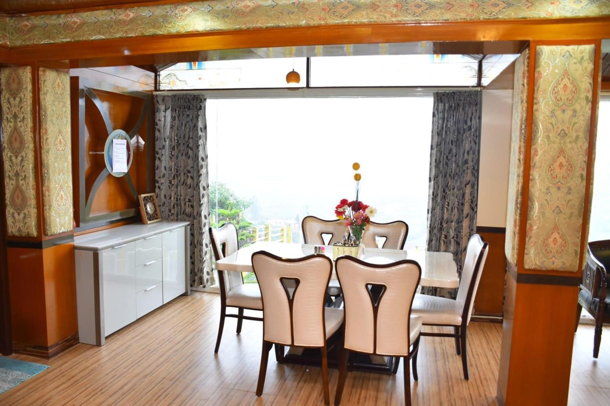 Luxurious Private With Lawn Family Retreat Villa