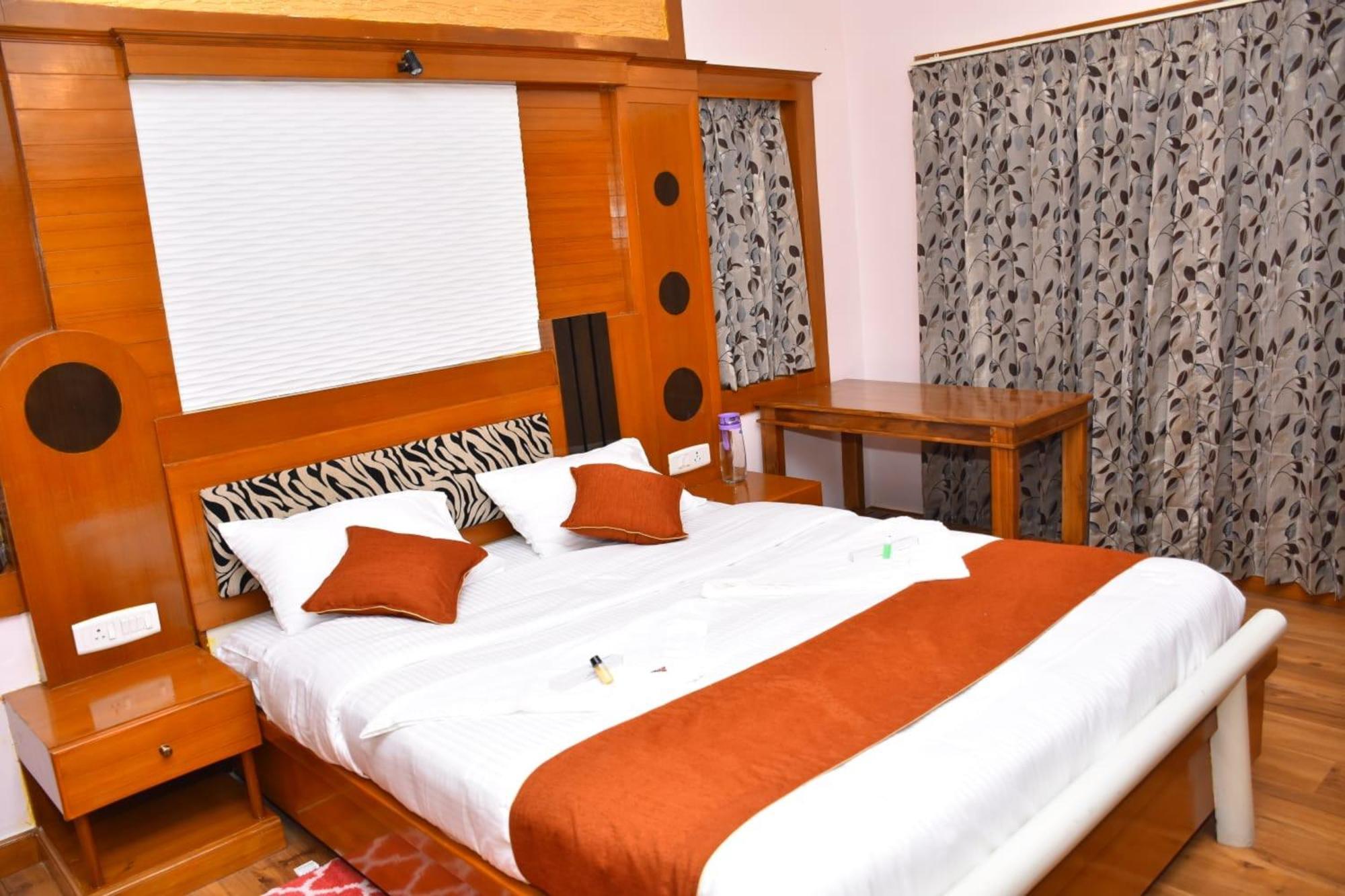 Villa Luxurious Private With Lawn Family Retreat *