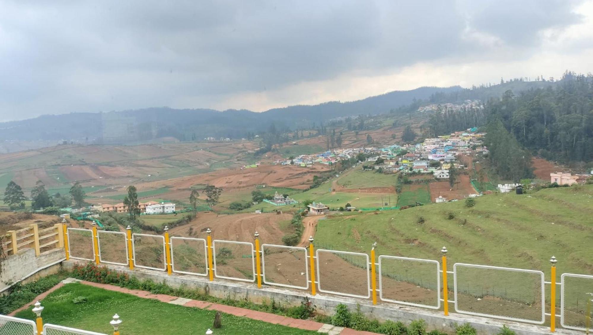 Luxurious Private With Lawn Family Retreat Ooty
