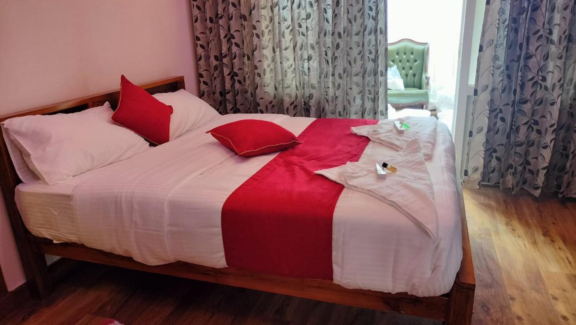 Villa Luxurious Private With Lawn Family Retreat *