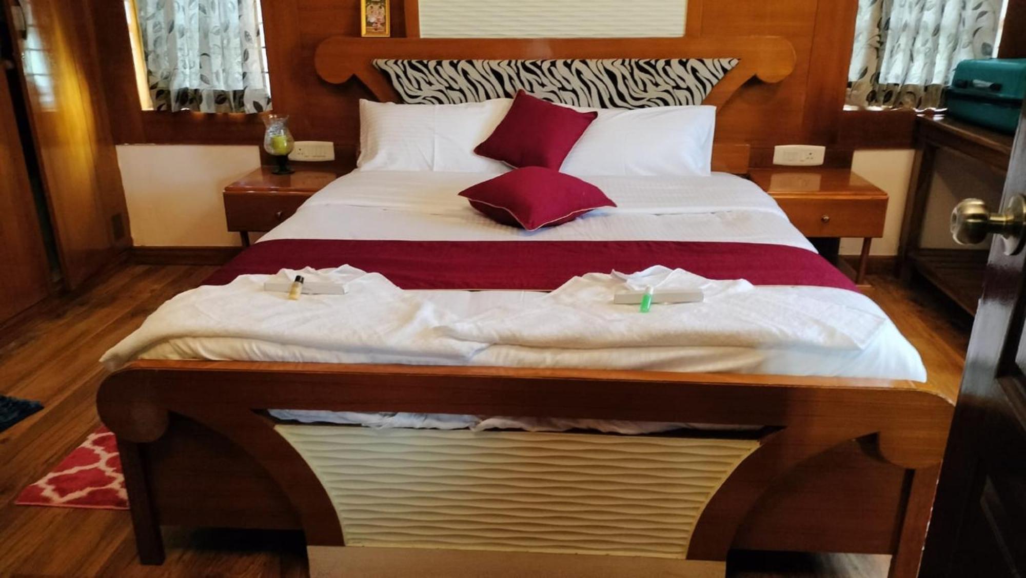 Villa Luxurious Private With Lawn Family Retreat *