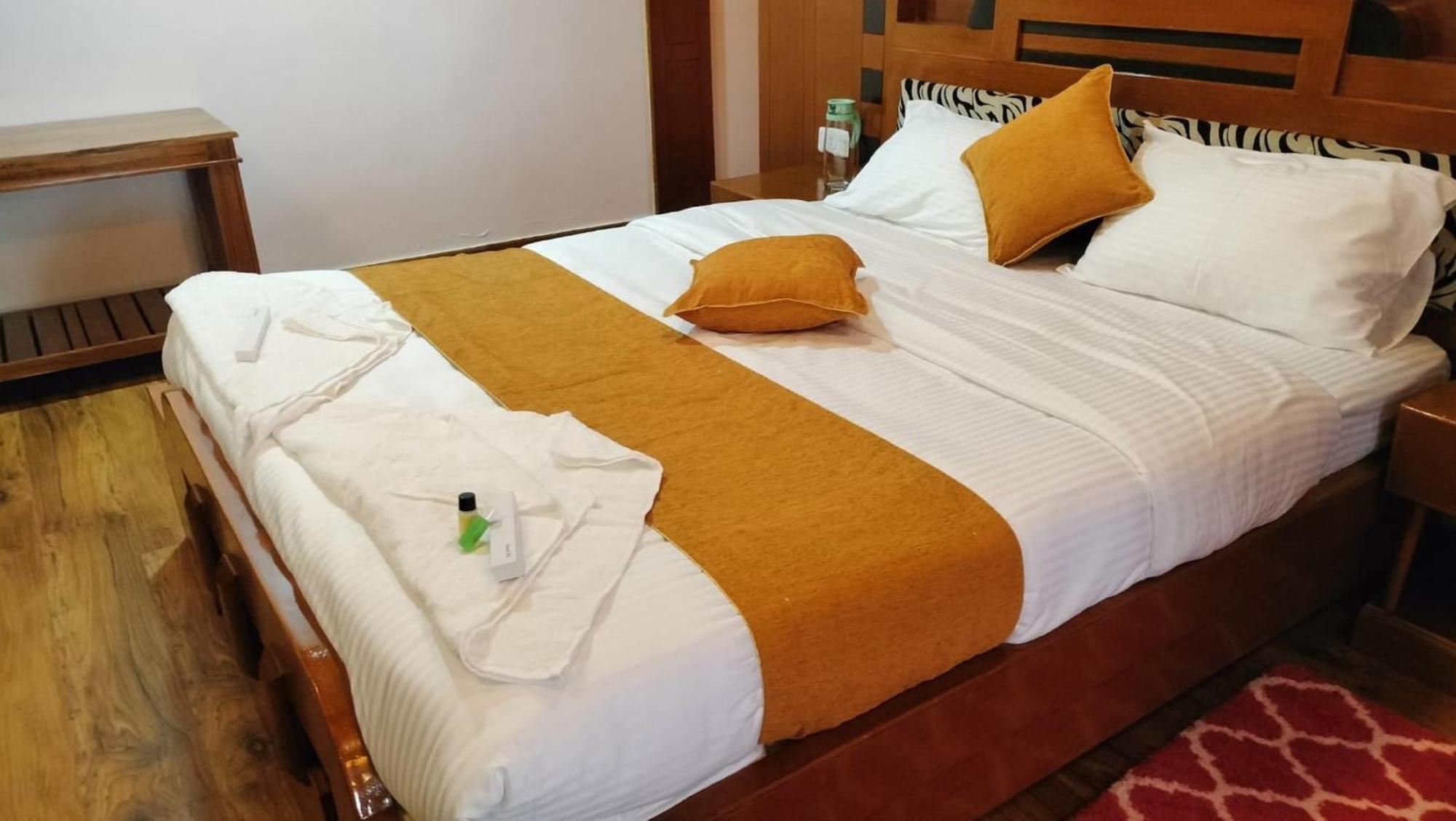 Luxurious Private With Lawn Family Retreat * Ooty