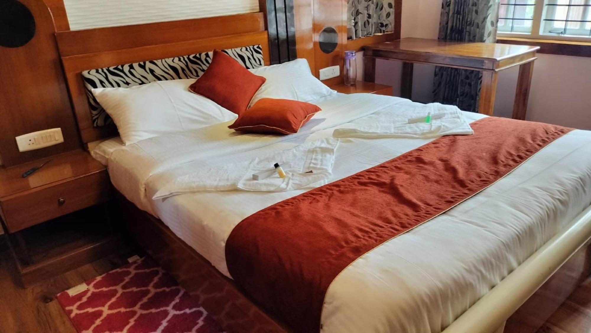 Villa Luxurious Private With Lawn Family Retreat Ooty