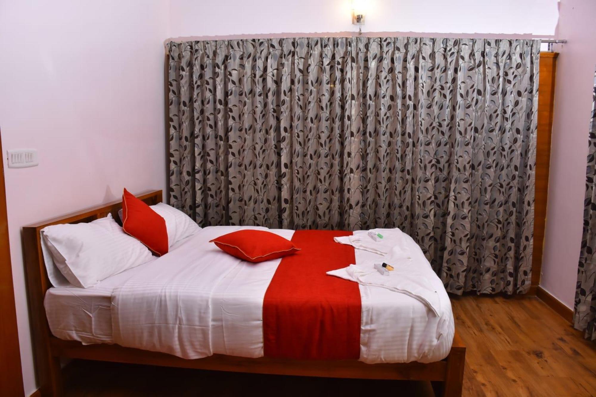 Luxurious Private With Lawn Family Retreat Villa Ooty