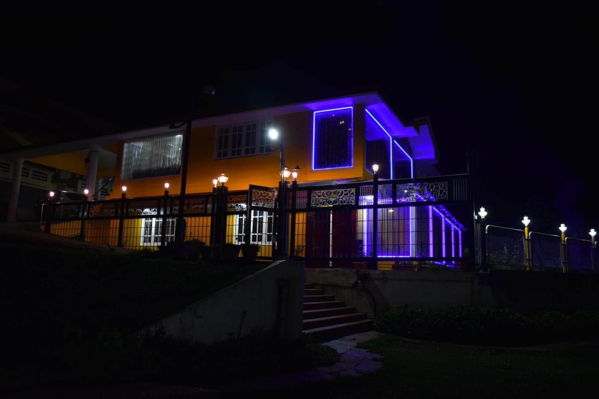 Luxurious Private With Lawn Family Retreat Ooty