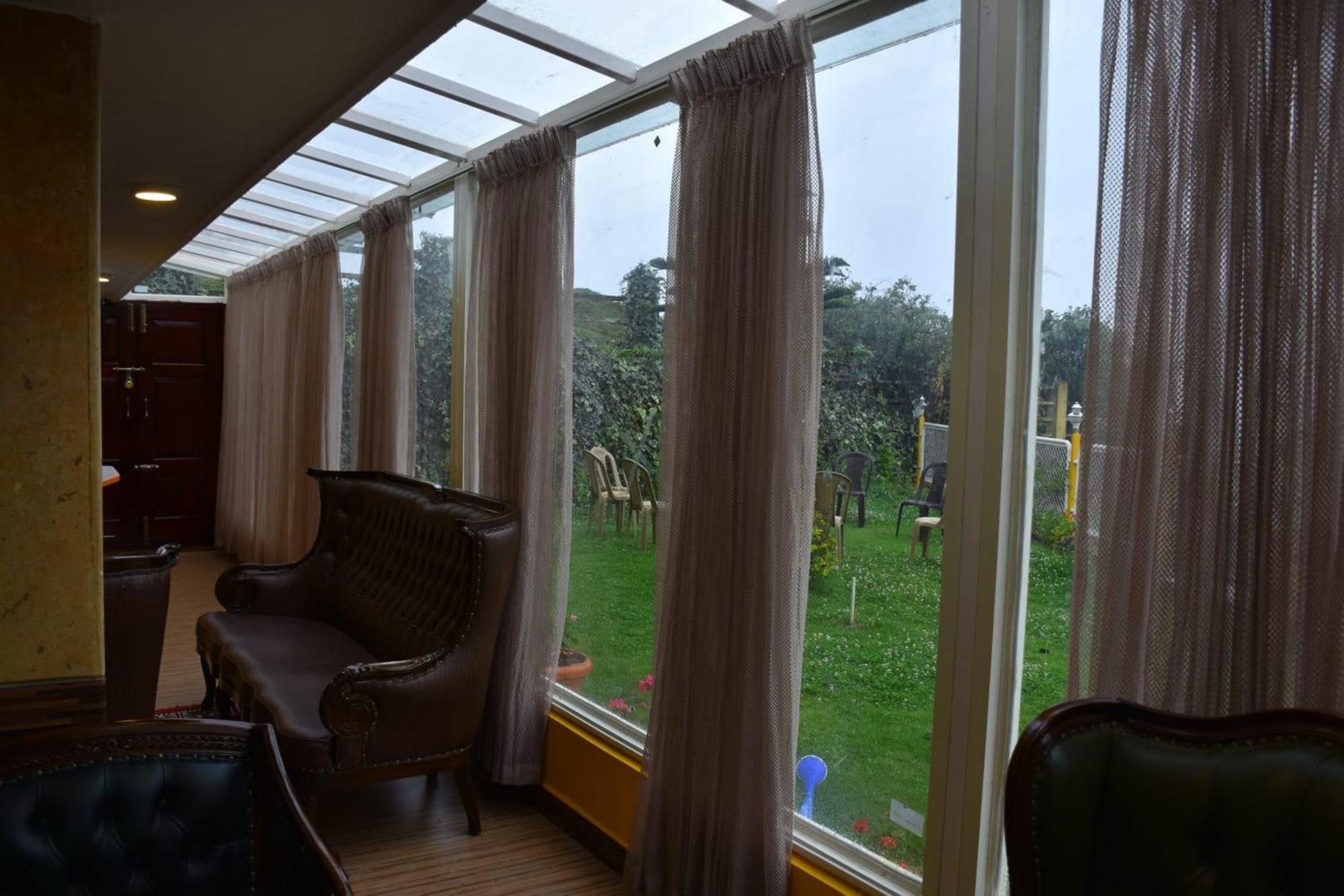 Luxurious Private With Lawn Family Retreat * Ooty