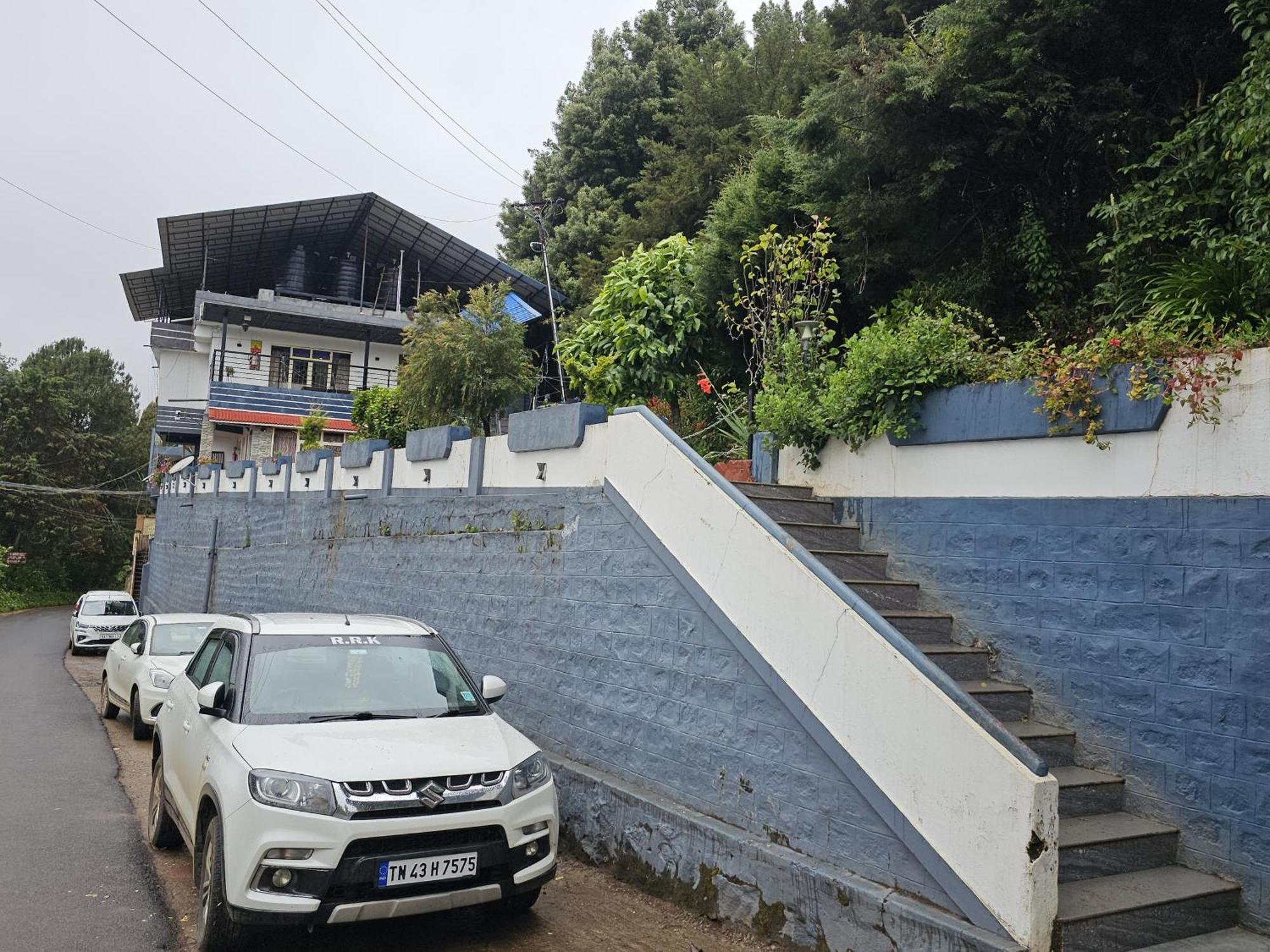 Rrk Residency Guest house Ooty