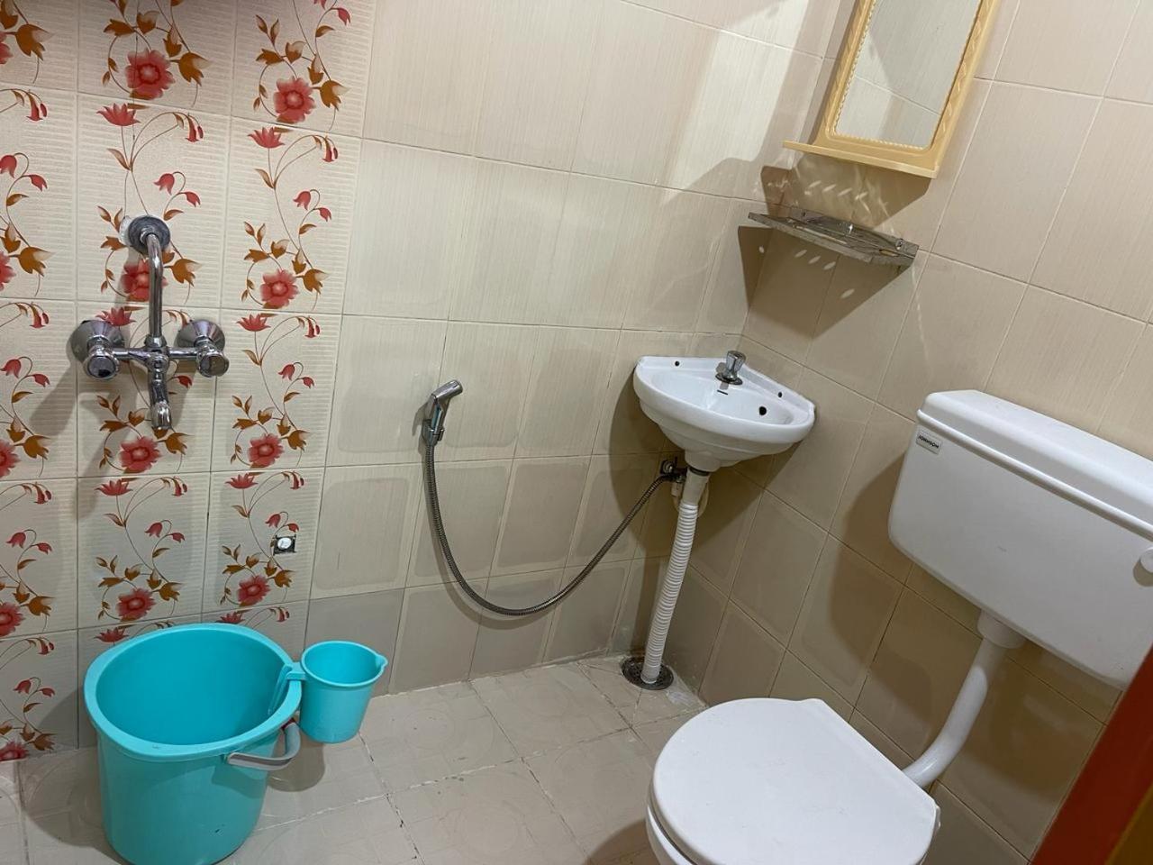 Pnr's Paradise Hotel