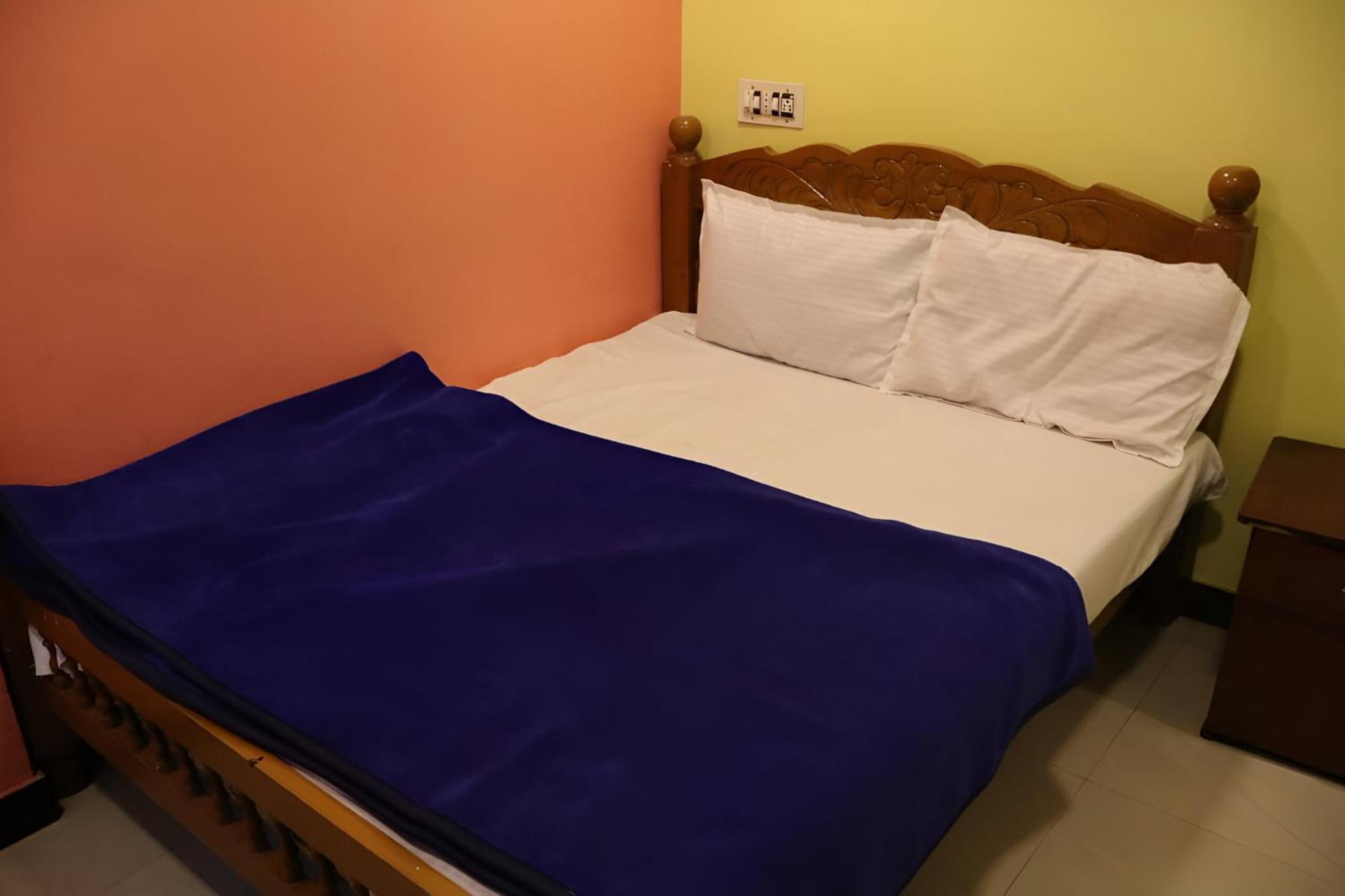Hotel Aadhi