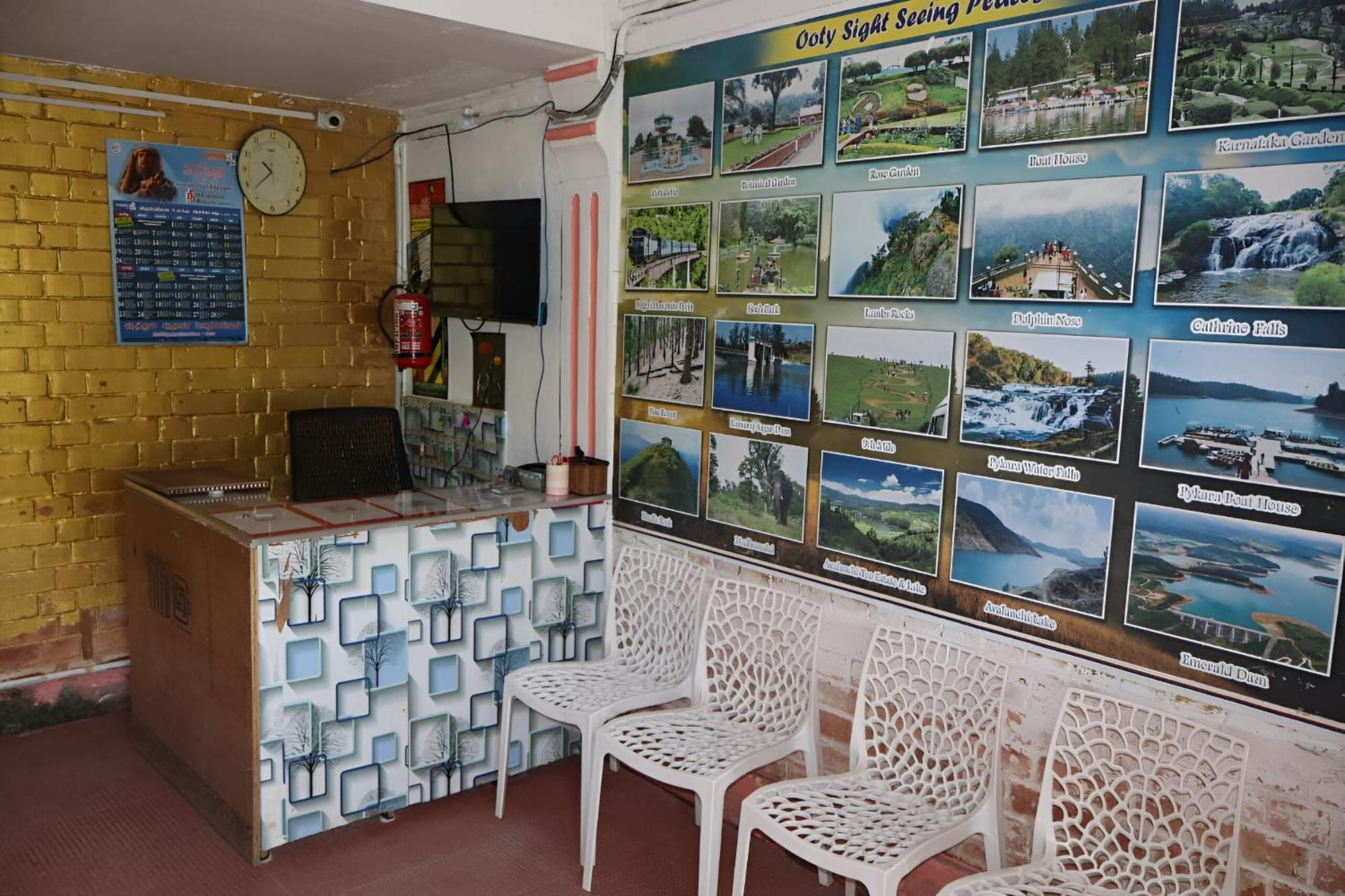 Aadhi Hotel 3*
