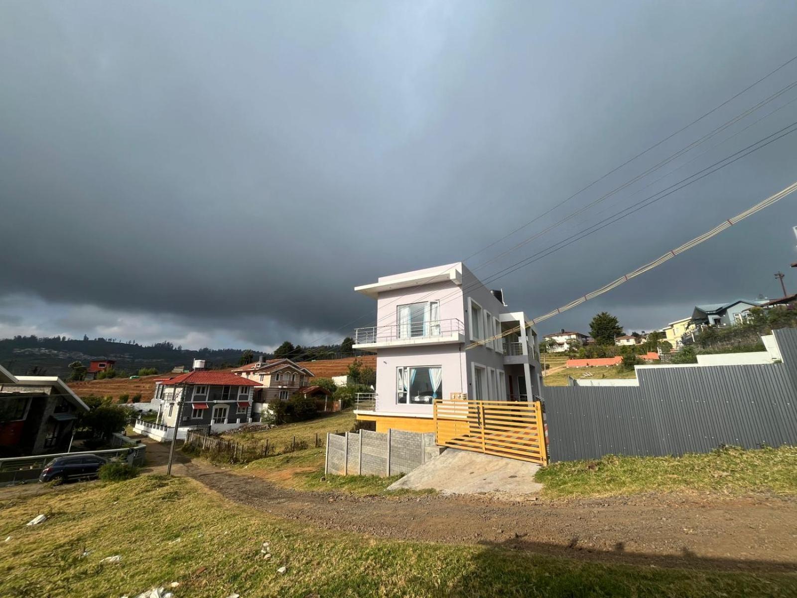 Villa Away From - 6 - Ooty, Entire 3bhk