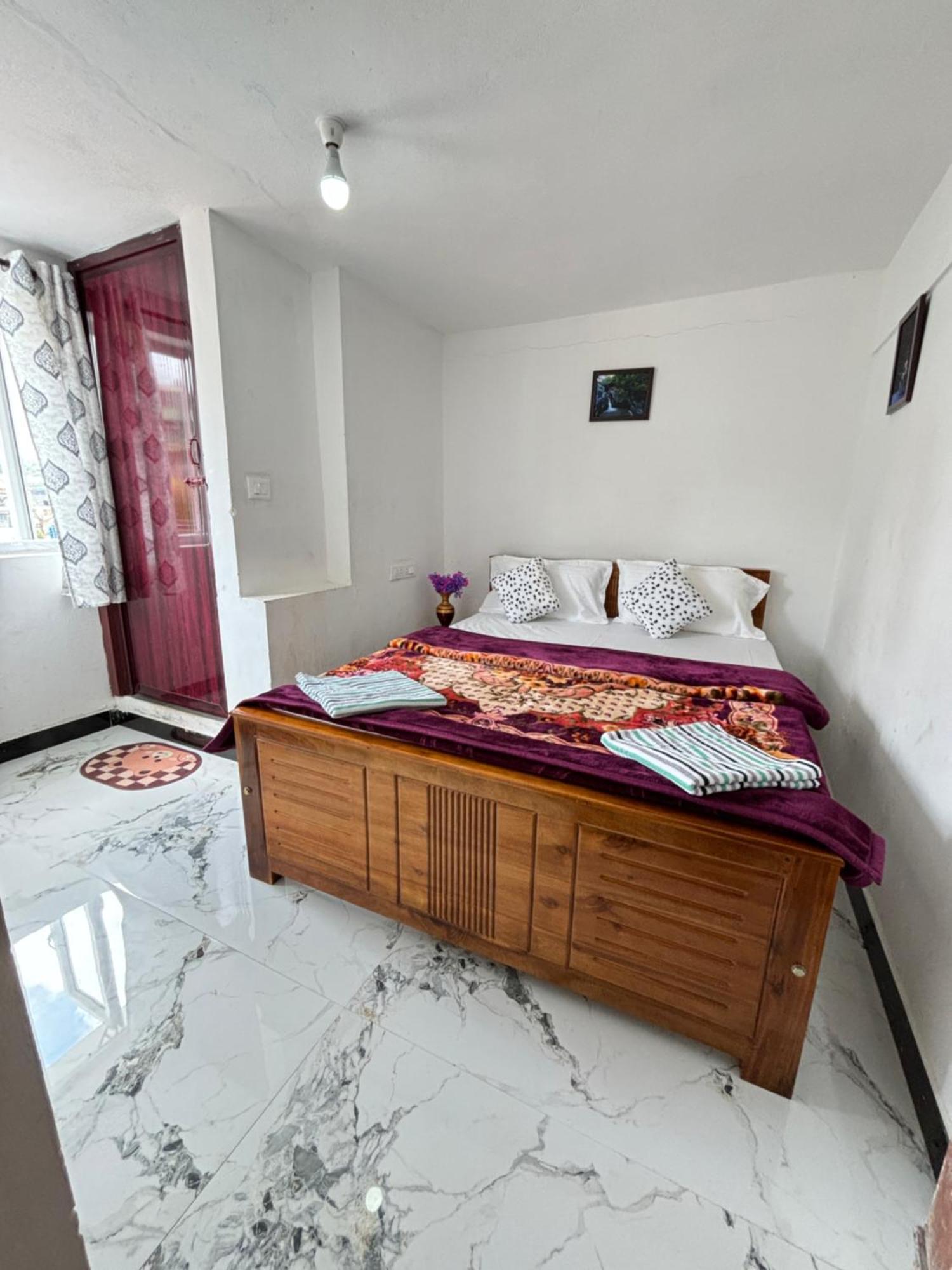 Homestay Crown Crest *