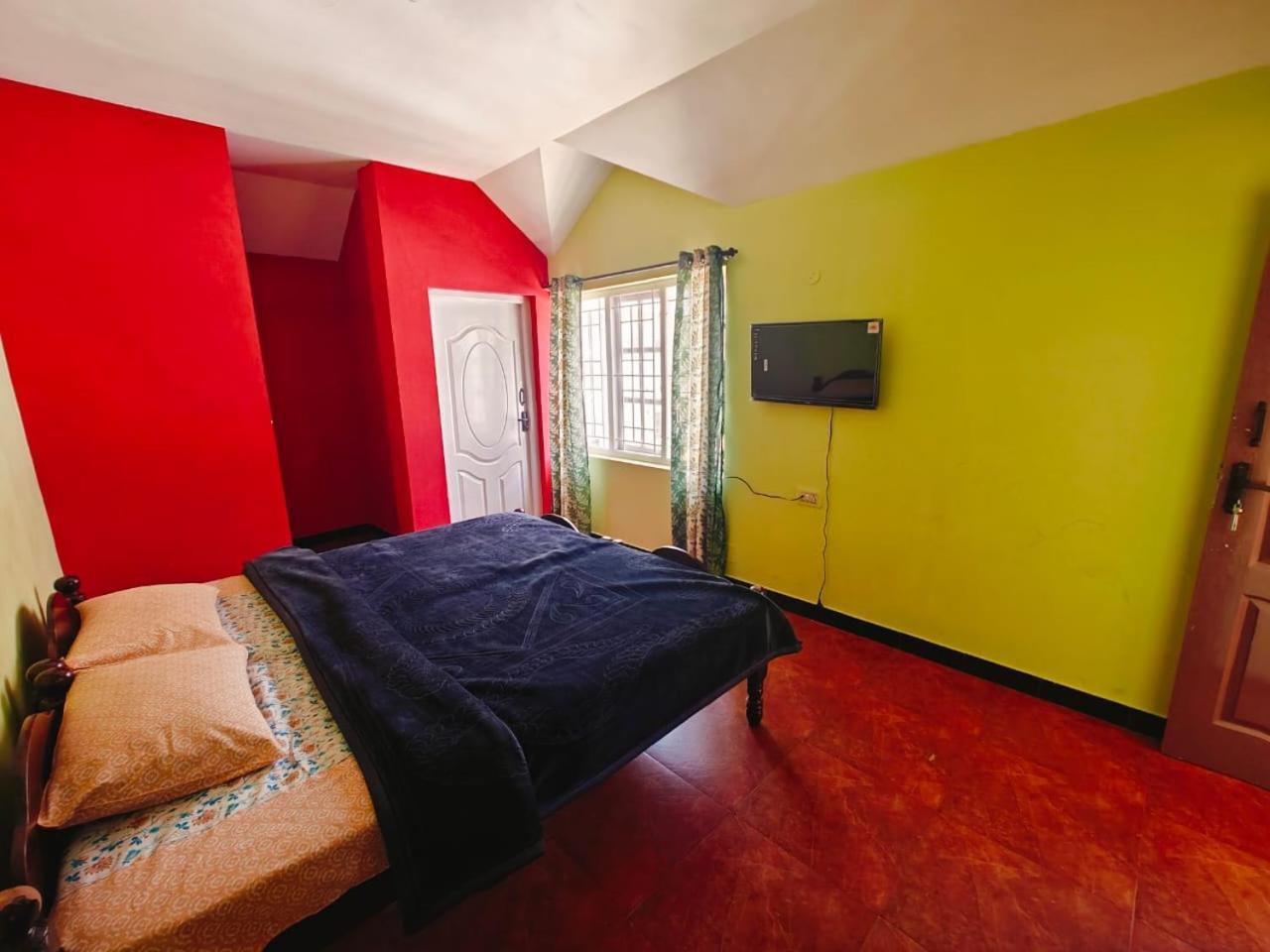 Lakshmi Hotel *