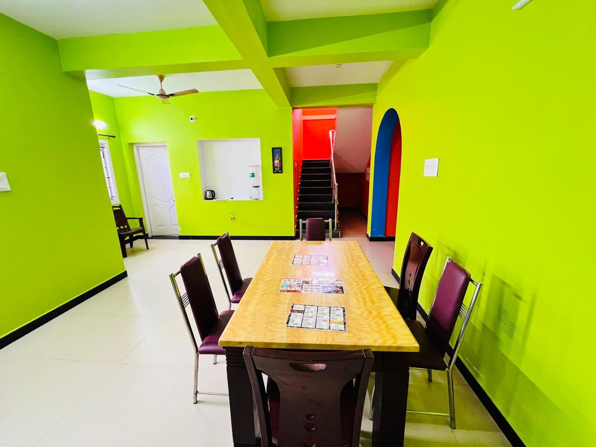 Homestay Golden View *
