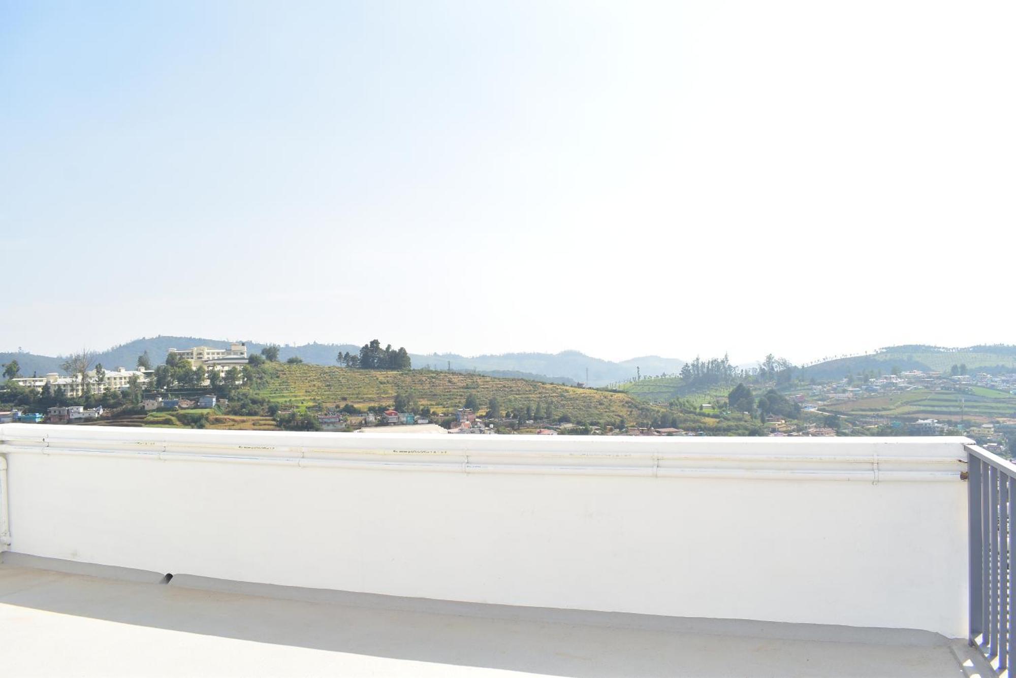 Everfresh High View Apartment Ooty