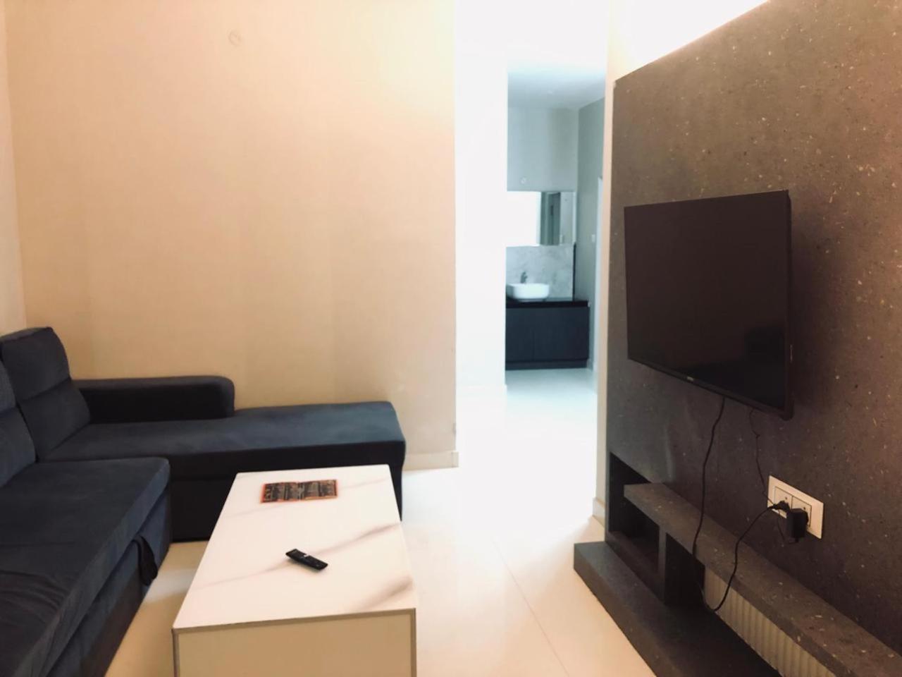 Royal Mm Abode